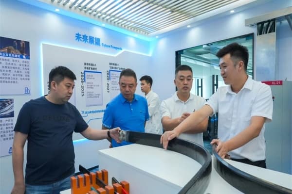 President of Guangdong Sichuan Dazhou Chamber of Commerce Visits Yanghuasti for Exchange and Guidance