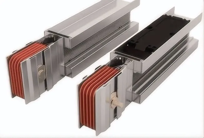 Rigid busbar trunking system